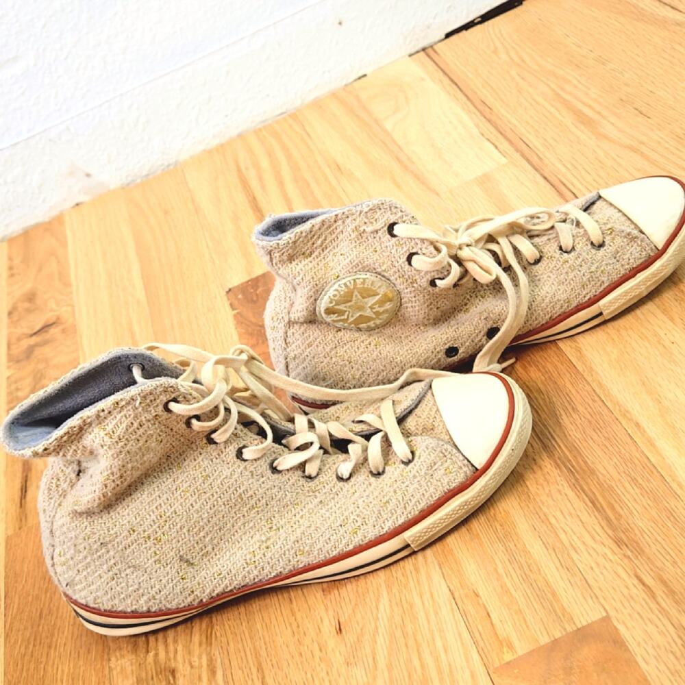 Chuck Taylors Beige with gold Metallic size 7